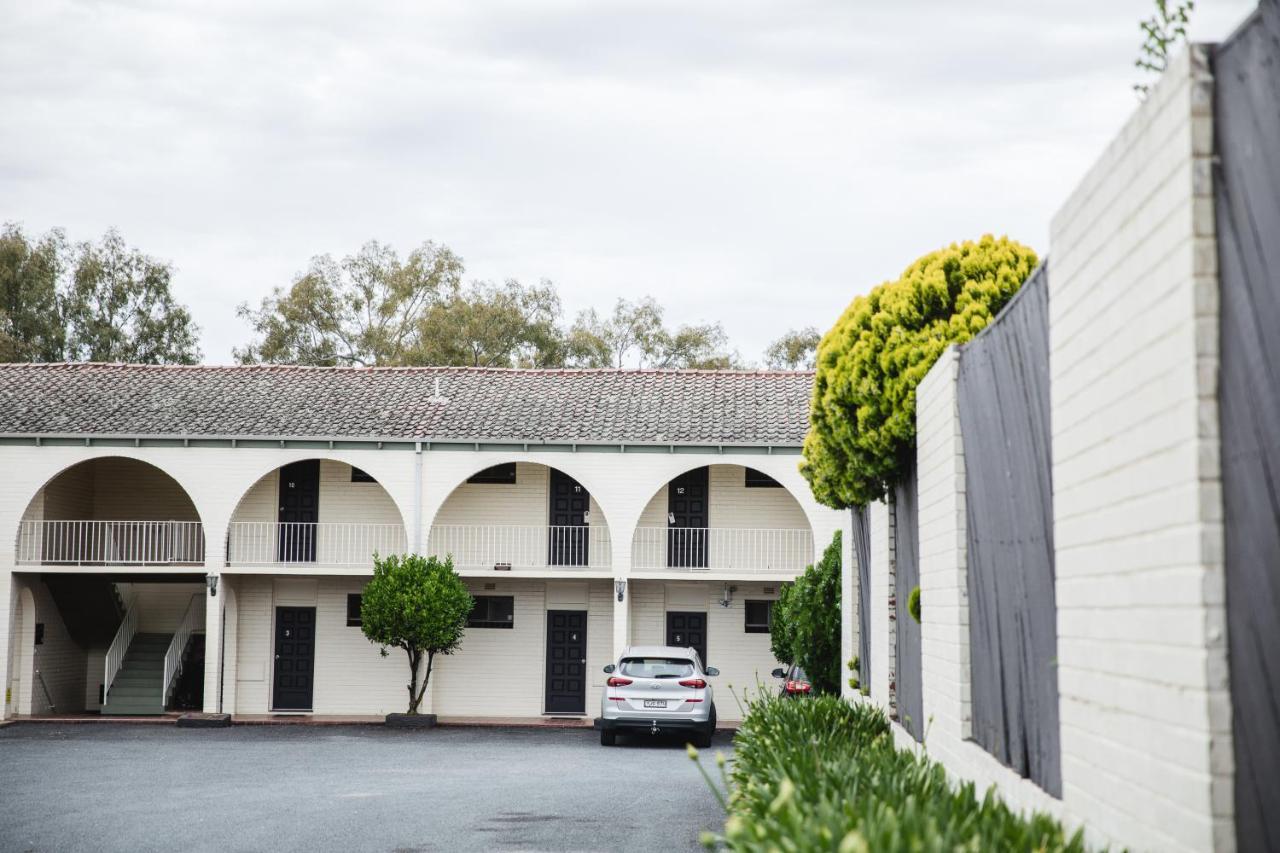 Harriet House Tumut Motel ภายนอก รูปภาพ