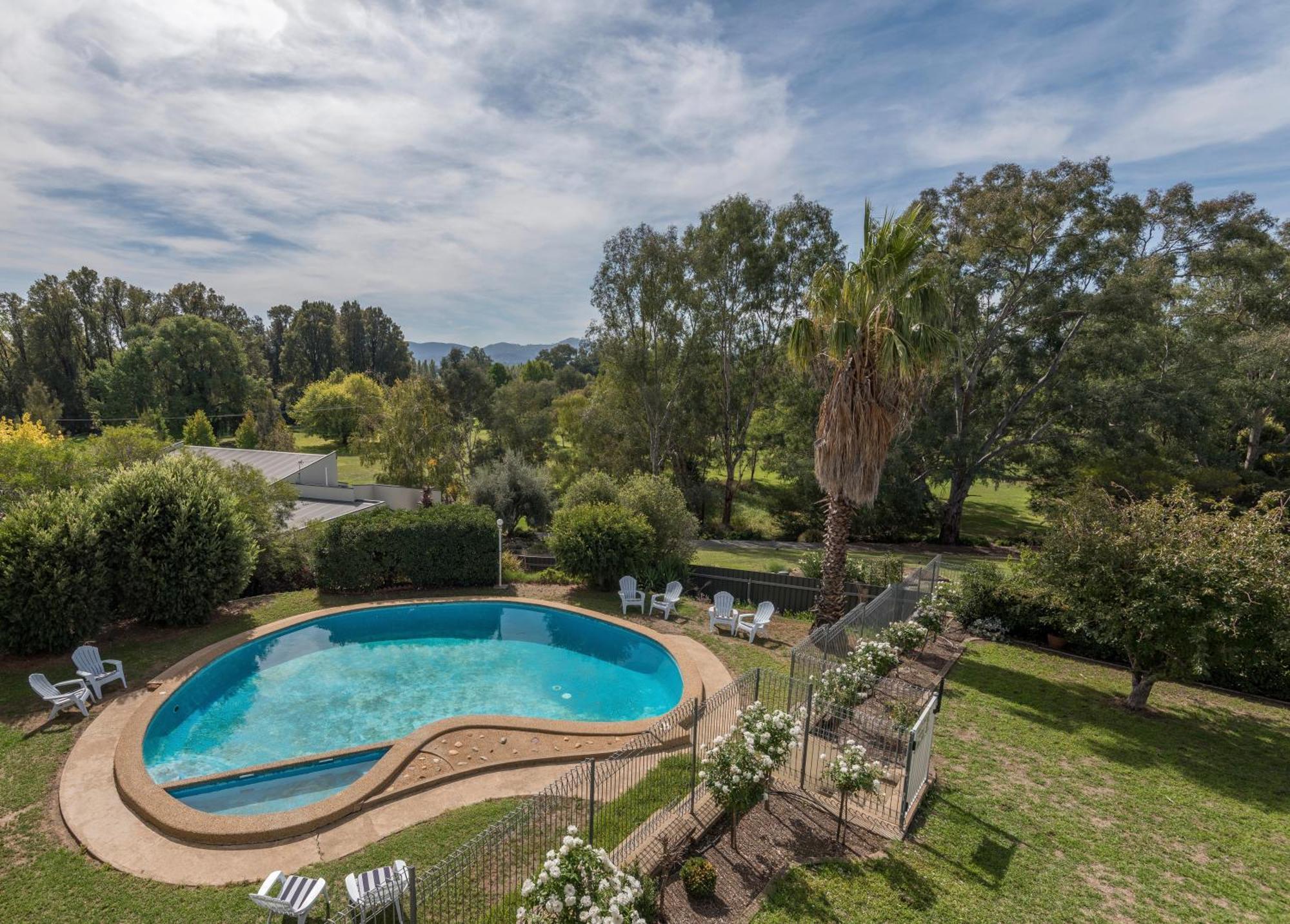 Harriet House Tumut Motel ภายนอก รูปภาพ