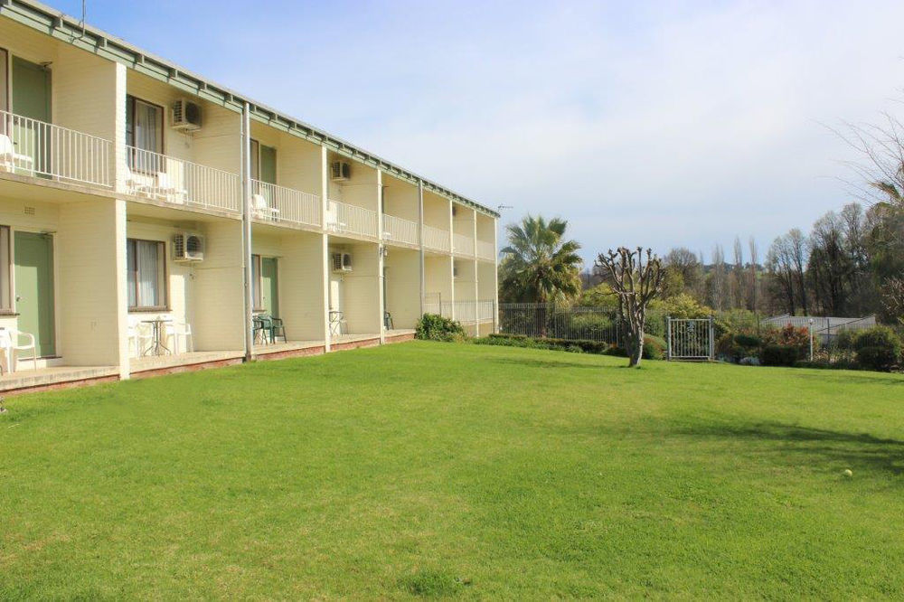 Harriet House Tumut Motel ภายนอก รูปภาพ