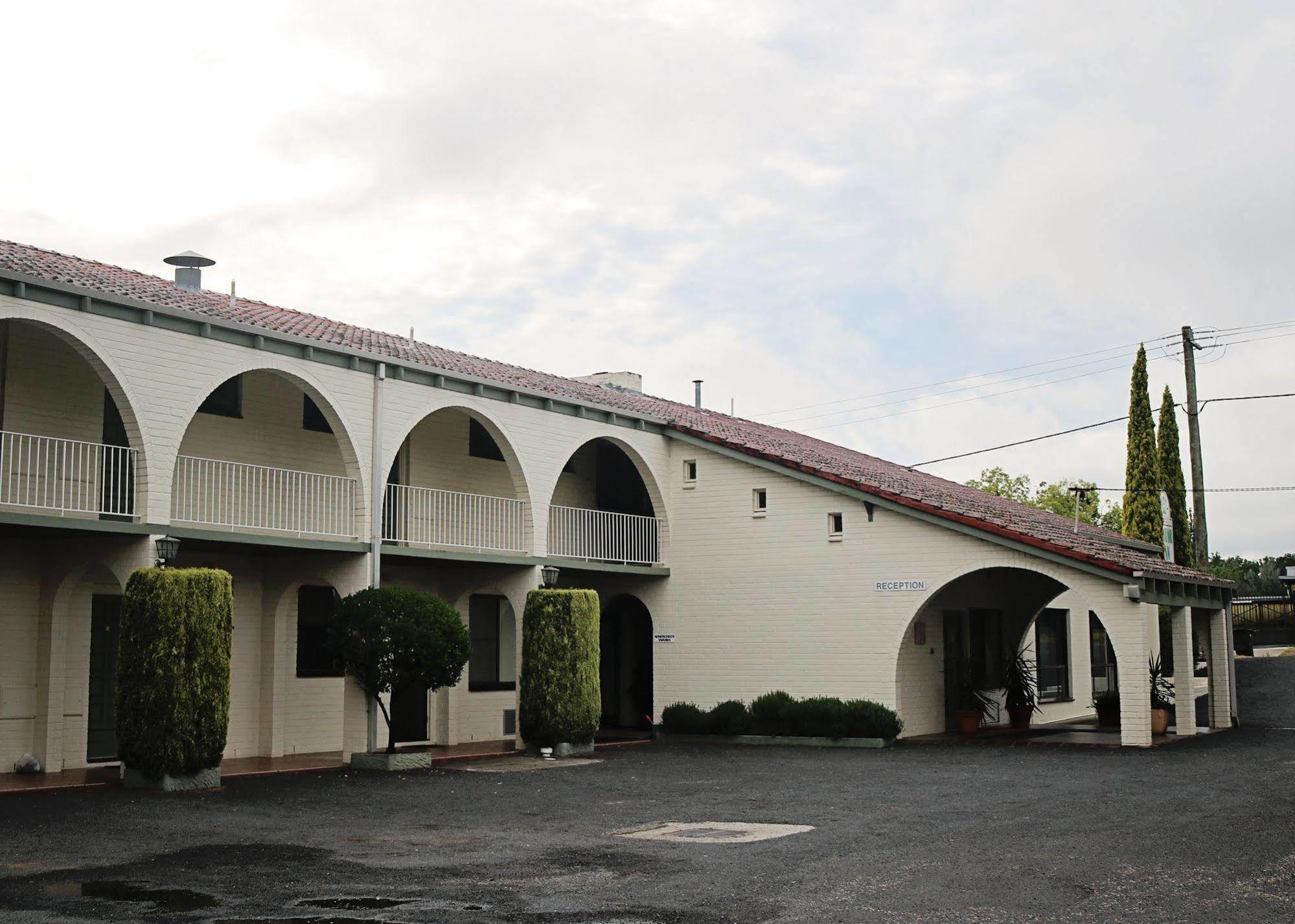 Harriet House Tumut Motel ภายนอก รูปภาพ