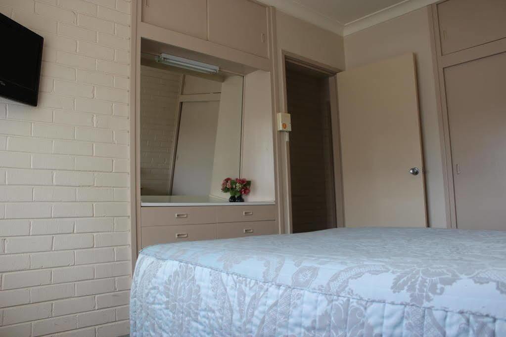 Harriet House Tumut Motel ภายนอก รูปภาพ