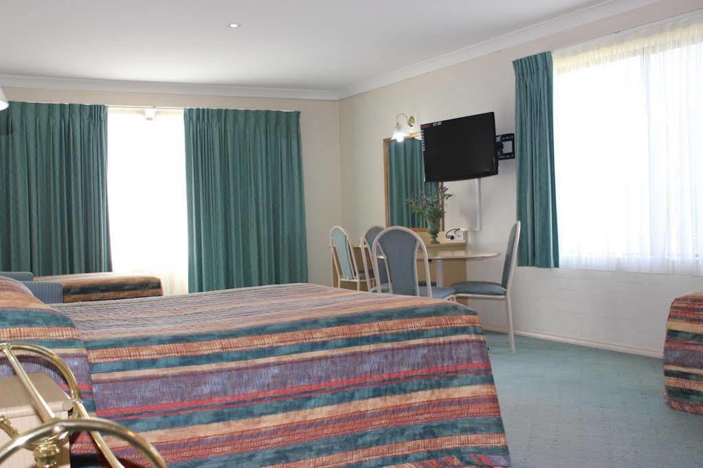 Harriet House Tumut Motel ภายนอก รูปภาพ