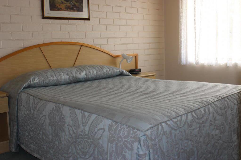 Harriet House Tumut Motel ภายนอก รูปภาพ